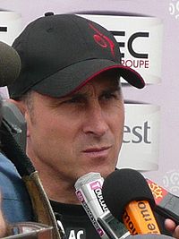 Alain Casanova lors d'une conférence de presse.