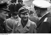 Heinrich Lehmann-Willenbrock le 25 mai 1941, de retour à Saint-Nazaire, rendant compte des succès de la dernière patrouille de l'U-96.