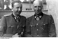 Wilhelm Bittrich (à droite) en tant que leader de brigade SS et Hermann Fegelein en Union soviétique en 1942