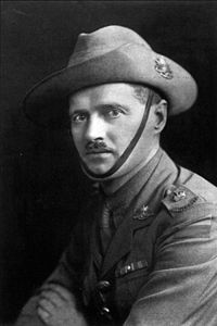 Harry Murray 1917 portrait.jpg