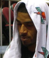 Jackson, membre des Phoenix Suns, signant un autographe avant une rencontre à Cleveland, Ohio durant la saison NBA 2005-2006.