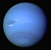 Neptune photographiée par la sonde Voyager 2 durant l'été 1989.