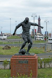 Stan Mortensen statue Blackpool-geograph-1675579.jpg