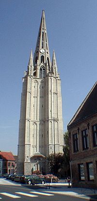 Tour de l'église Saint-Pierre (Steenvoorde).jpg