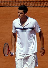 Victor Hănescu at the 2009 French Open 4.jpg