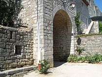 La Commanderie de Jalès - Porte fortifiée.JPG
