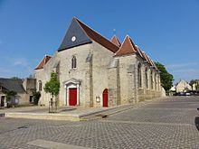 Église Saint-Pierre et Saint-Paul de Courtenay (2011).jpg