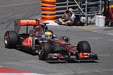 Photographie de Lewis Hamilton à bord de la McLaren MP4-26