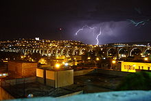 Accéder aux informations sur cette image nommée Acueducto de Noche y tormenta.jpg.