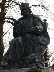 Statue d’Adrianus Poirters, à Oisterwijk sur la place de l’église, œuvre du sculpteur flamand Aloïs de Beule (1861-1935), de 1926