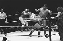 King Kong Bundy lors d'un combat face à André The Giant.