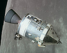 Image du module Apollo de service avec la lune en arrière-plan