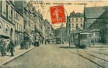 La Grande Rue, avant 1914, avec, en gros plan, une rame de tramway