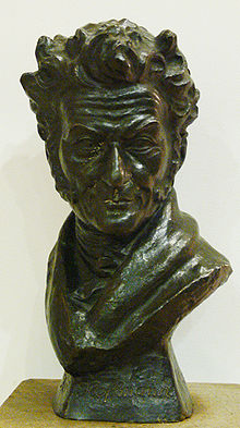 Buste en bronze d'Hoffmann exposé au théâtre de Bamberg. L'auteur semble esquisser un sourire espiègle.
