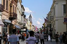 Photographie de la rue principale de Bitola, aux immeubles typiques du XIXe siècle