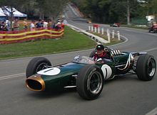 Photo de la Brabham BT19 dans un rassemblement historique.