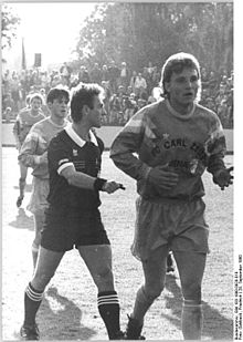 Bundesarchiv Bild 183-1990-0929-018, FC Sachsen Leipzig - FC Carl Zeiss Jena, Ausschreitungen.jpg