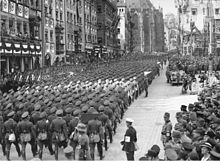 Accéder aux informations sur cette image nommée Bundesarchiv Bild 183-2004-0312-503, Nürnberg, Reichsparteitag, Marsch der Wehrmacht.jpg.