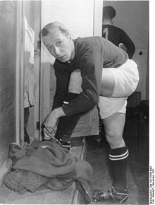 Bundesarchiv Bild 183-51088-0002, Manfred Kaiser, Fußball-Nationalspieler der DDR.jpg