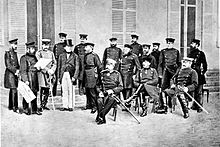 Delbrück (à gauche avec un cylindre dans la main) en 1871 lors de la Guerre franco-prussienne de 1870, au quartier général prussien à Versailles