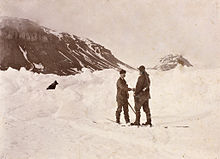 Photographie commémorant la rencontre entre Nansen et Jackson au cap Flora, prise quelques jours après la rencontre