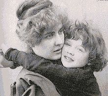Cyril Wilde et sa mère Constance en 1889