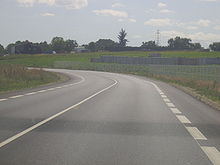 Photographie de la route départementale vers les Martres-d'Artière, avec des bandes cyclables.