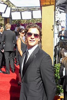 Accéder aux informations sur cette image nommée David Burtka at 2008 Emmy Awards.jpg.