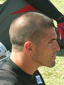 Accéder aux informations sur cette image nommée David Carr at 49ers training camp 2010-08-09 1.JPG.