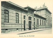 Photographie de la façade principale du lycée Molière, à la fin du XIXe siècle.