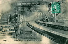 L'ancienne gare sous les quais lors de la crue de la Seine en 1910.