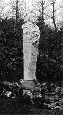 Buste par Alphonse Guillouxau jardin des Plantes de Rouen, 1905.