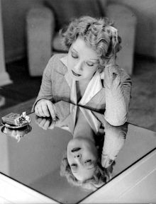 Accéder aux informations sur cette image nommée Film star Helen Twelvetrees, ca. 1936-7.jpg.