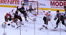 Photographie des Flyers contre les Flames.