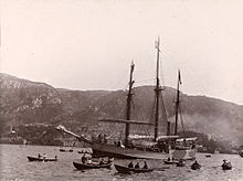 Le Fram à Bergen lors du départ de l'expédition.