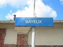 Panneau indicateur de la gare de Bayeux