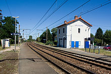 À  gauche : la voie 2 en direction de Melun ; à droite : la voie 1 en direction de Montereau.