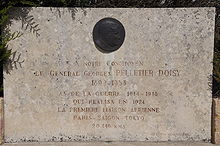 Stèle érigée à Saulzais-le-Potier (Cher) à la mémoire du général Georges Pelletier-Doisy.