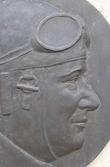 Médaille représentant le profil du général Georges Pelletier-Doisy sur le monument érigé à Saulzay-le-Potier.
