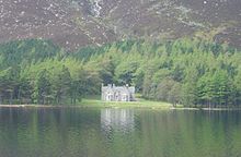 Widow's Cottage sur les rives du Loch Muick