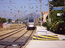 Le TGV Duplex n° 6116 quitte la gare pour Paris.