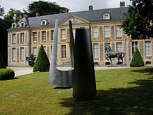 IC Sculpture de Marta Pan devant le château de Coubertin.JPG