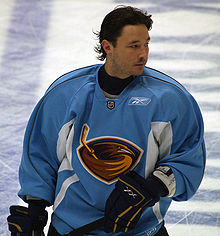 Photographie de Kovaltchouk avec le maillot bleu des Thrashers