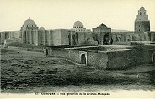 Photographie d’époque montrant la façade méridionale et orientale ainsi que le minaret.