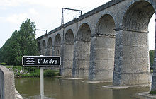 Le viaduc ferroviaire de Monts.