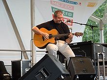 Manu Galvin en concert avec Jean-Jacques Milteau pendant le Paris Jazz Festival au Parc Floral de Paris, le 8 juillet 2006.
