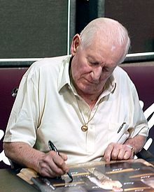 Jim Marshall signant un autographe durant le NAMM Show 2007
