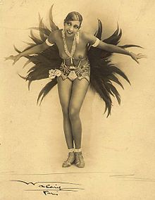 Photo de la danseuse Joséphine Baker en costume à plumes et seins nus