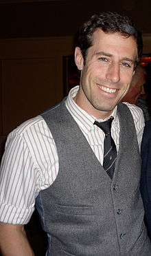 Accéder aux informations sur cette image nommée Josh Cooke at TCA 2010.jpg.