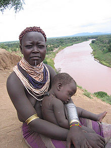 Femme karo et son enfant